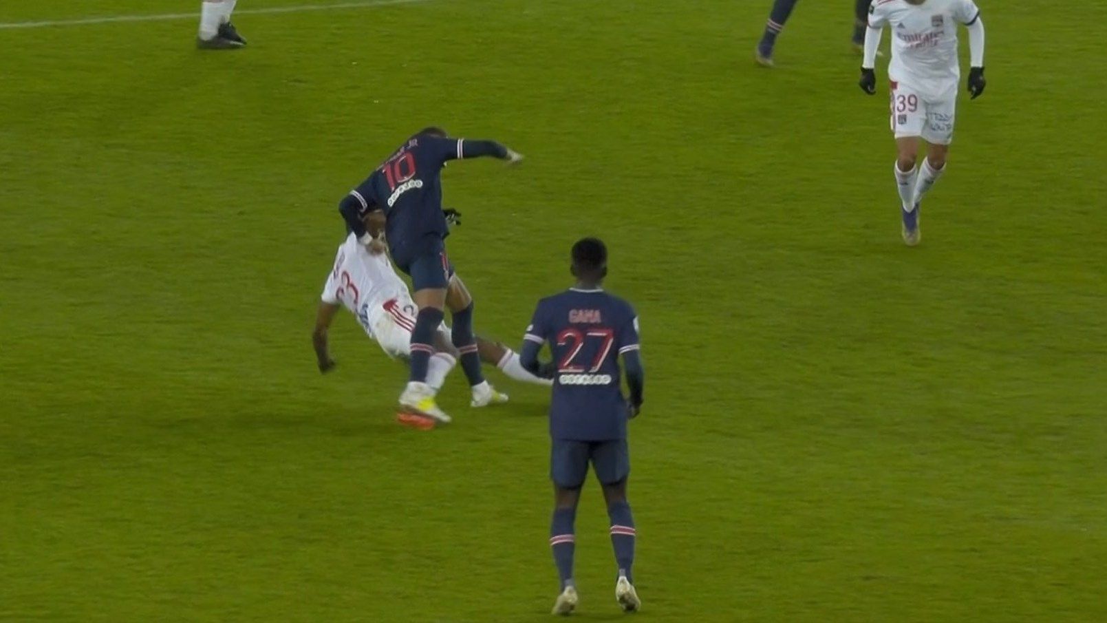 Neymar PSG Lyon red card mendes