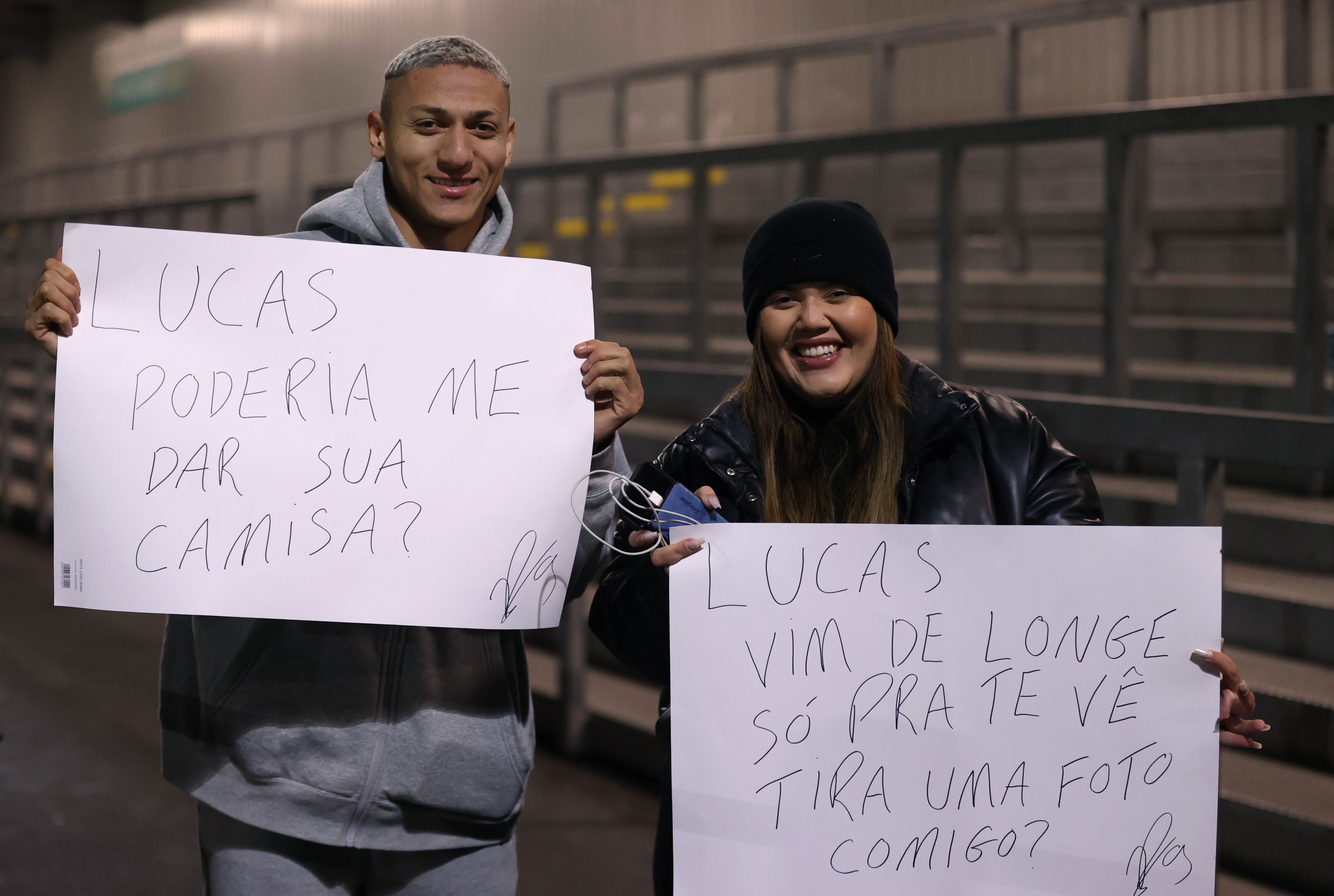 Richarlison - Lucas sign