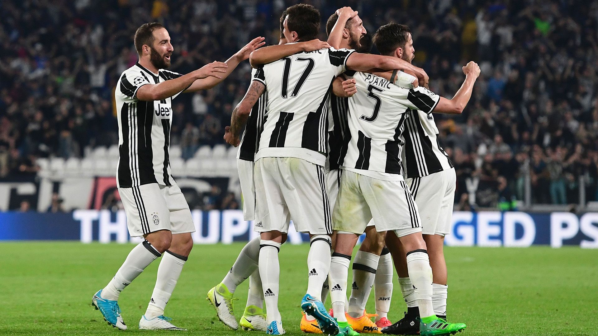 Juventus celebrating vs Barcellona Champions League
