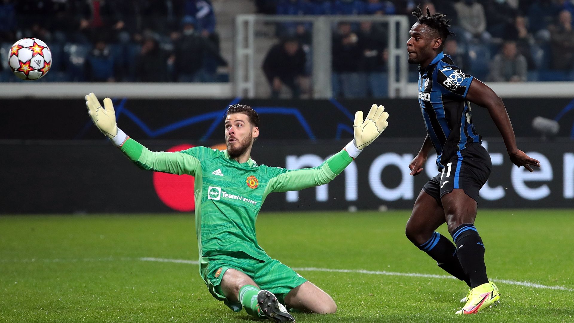 Duván Zapata Atalanta Manchester United Champions League 2021