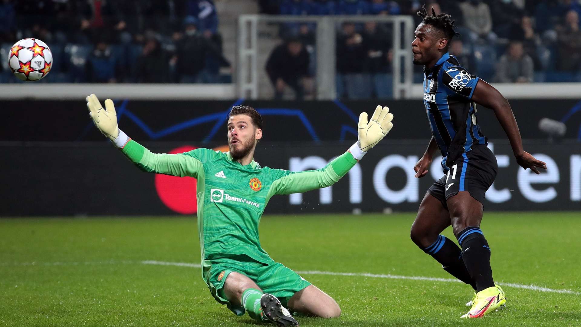 Duván Zapata Atalanta Manchester United Champions League 2021