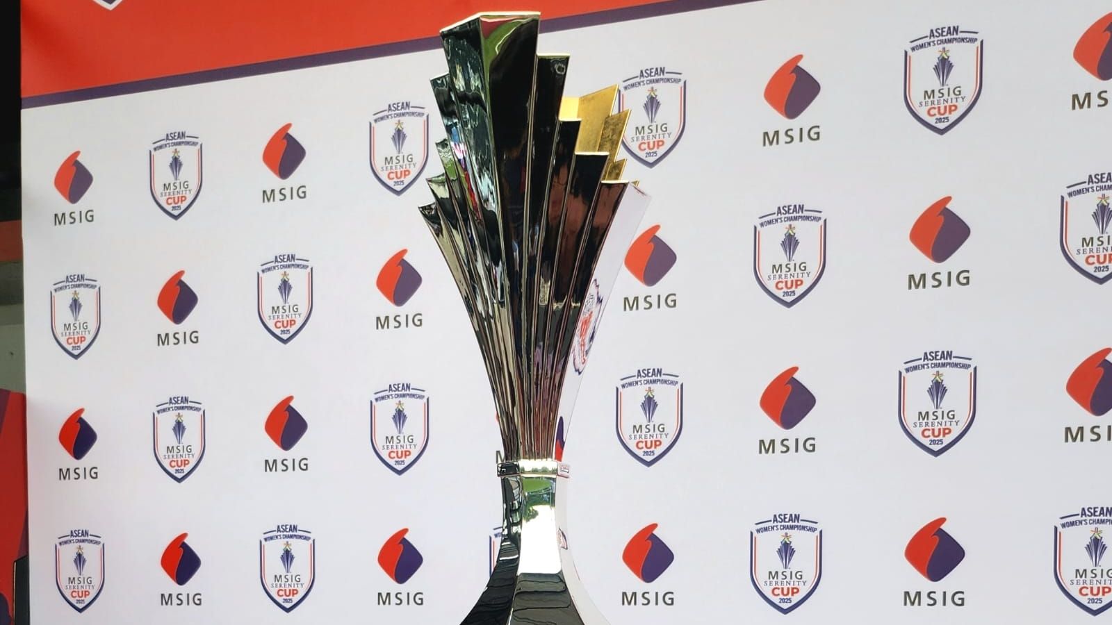 Trofi Bergengsi ASEAN Women’s Cup 2025 Singgah Di Jakarta, Kobarkan Semangat Sepakbola Wanita!