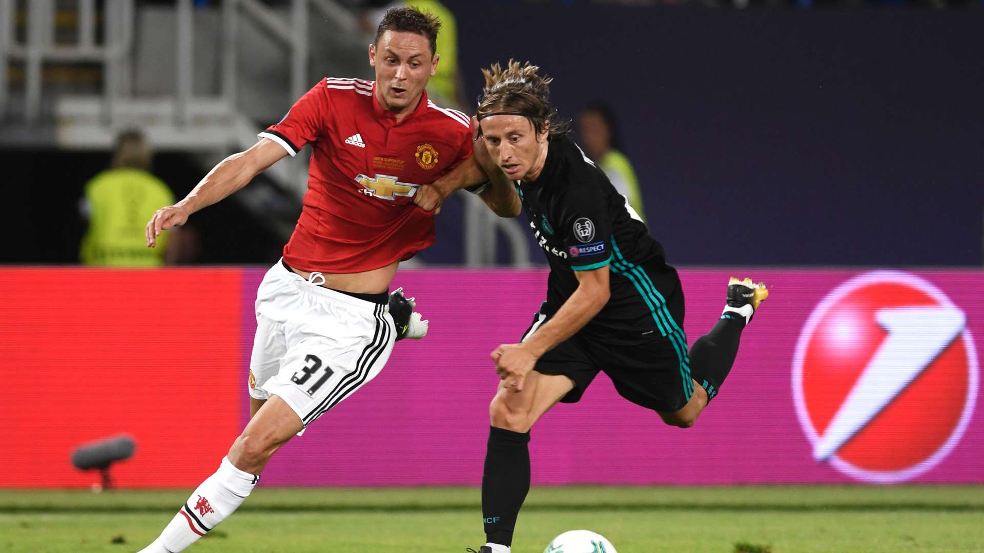 Nemanja Matic Manchester United Luka Modric Real Madrid 08082017
