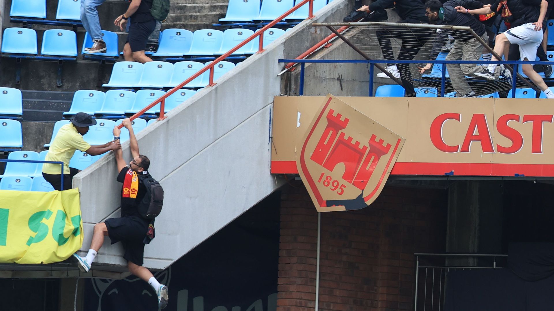 Mamelodi Sundowns vs Esperance fans