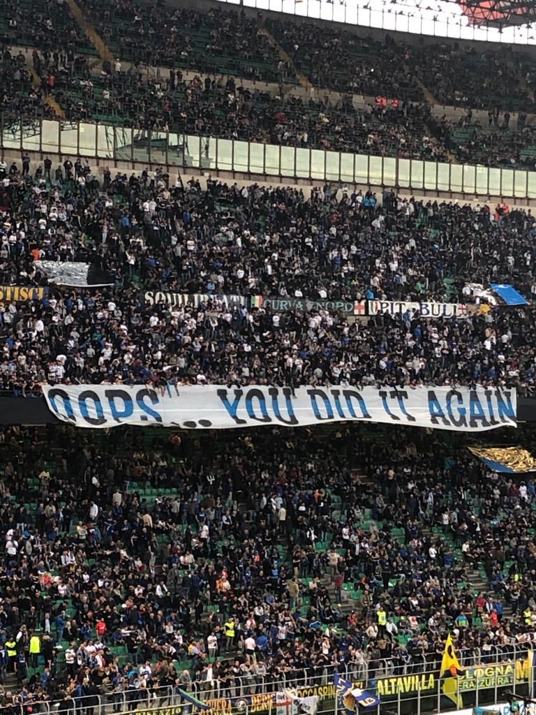 Striscione tifosi Inter Juventus