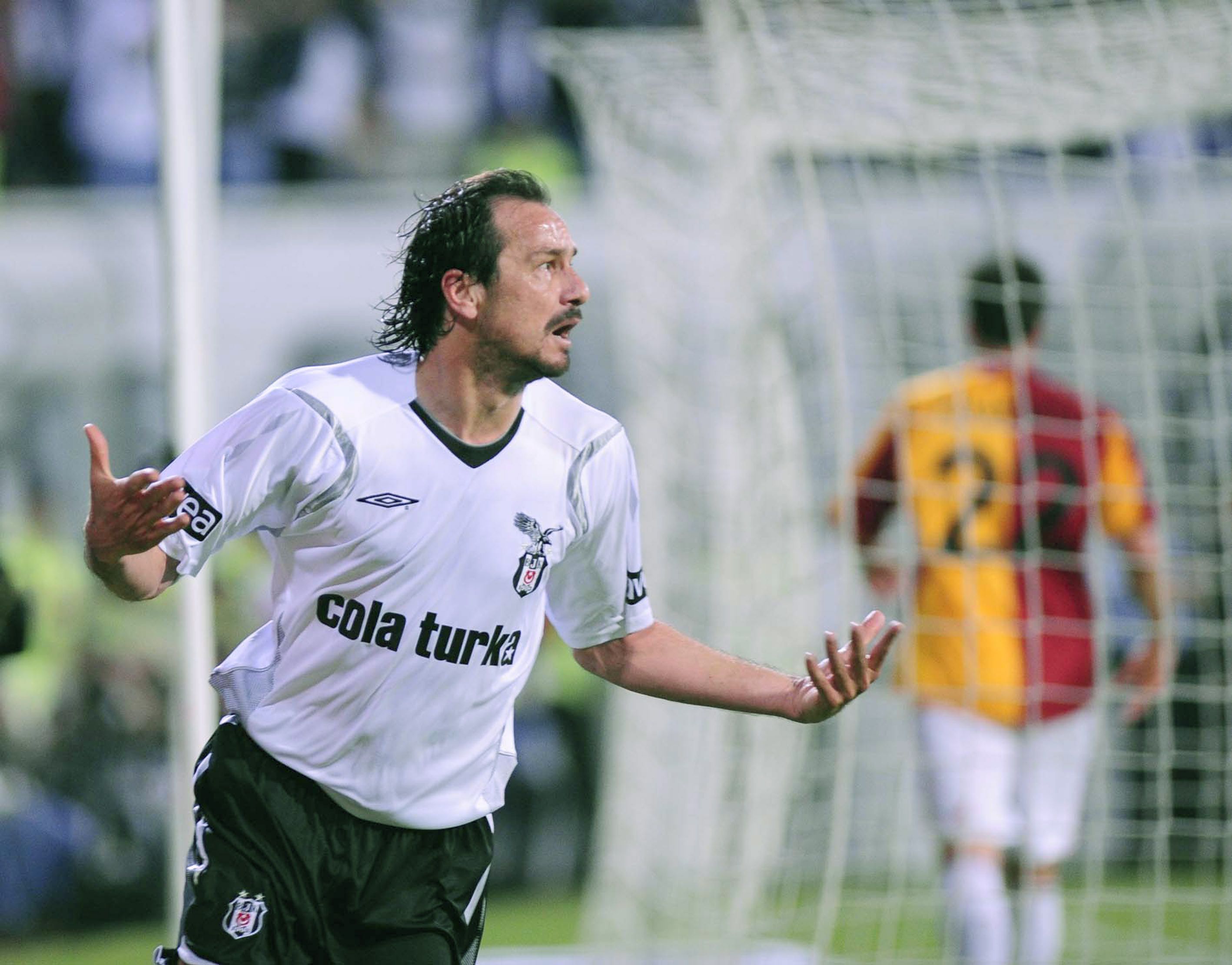 Yusuf Simsek Besiktas Galatasaray Goal Celebration 2009