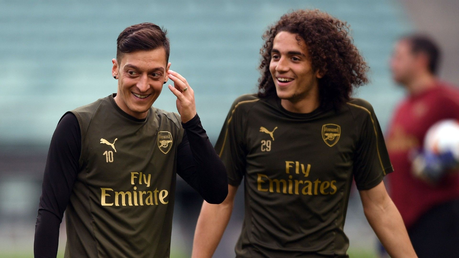 Mesut Ozil Matteo Guendouzi Arsenal 2019