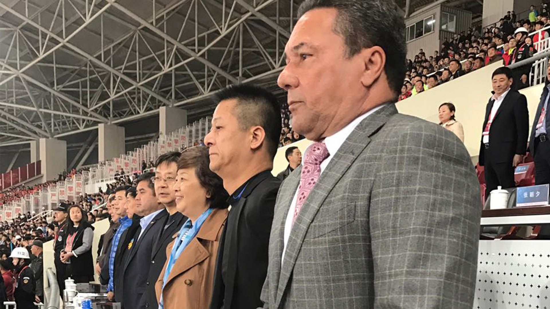 Vanderlei Luxemburgo na China com presidente do Tianjin 31 03 17