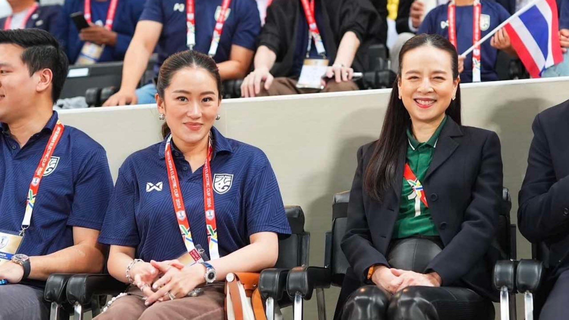 แพทองธาร ชินวัตร - นวลพรรณ ล่ำซำ