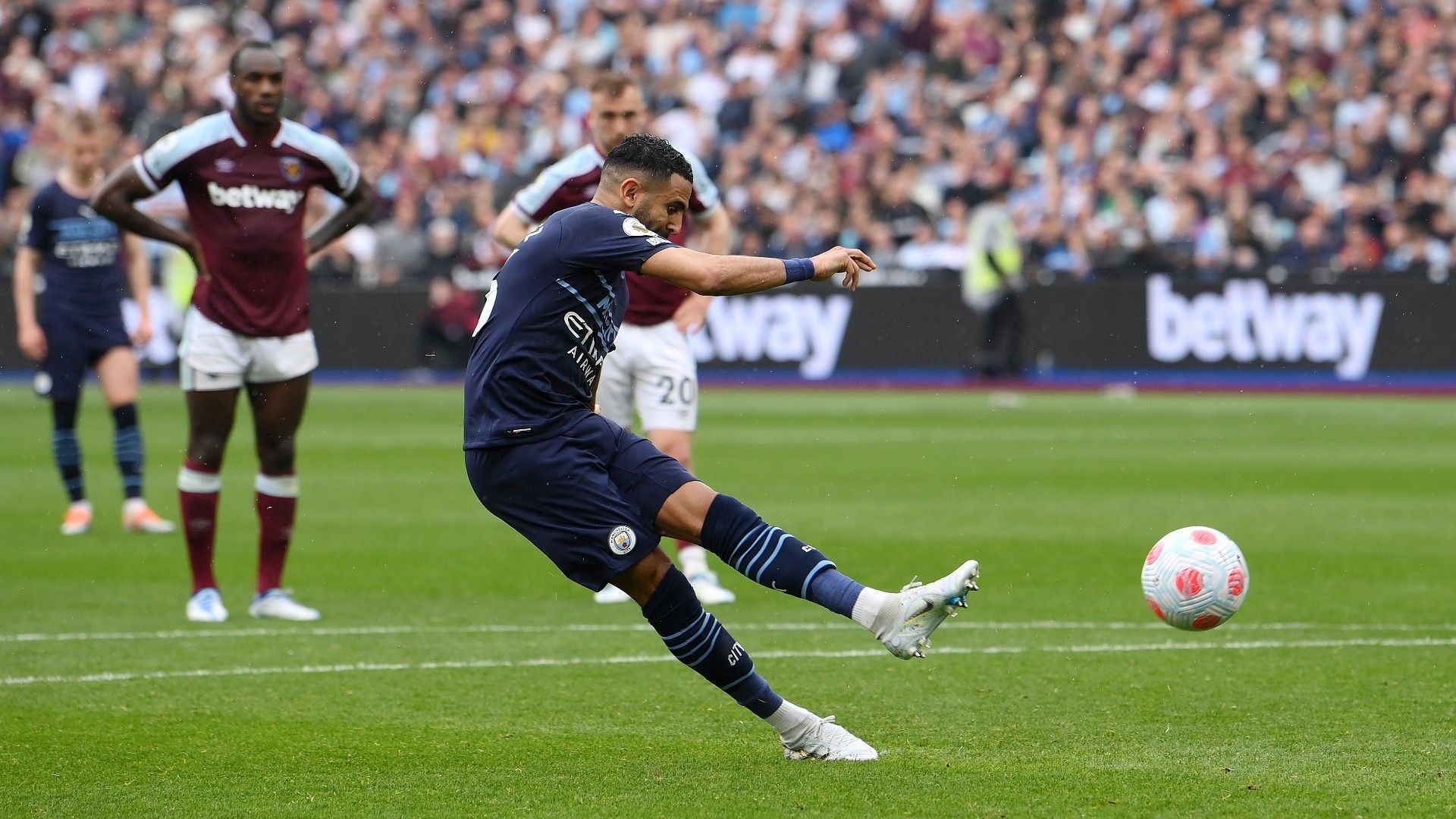 Riyad Mahrez Manchester City 2021-22 penalty