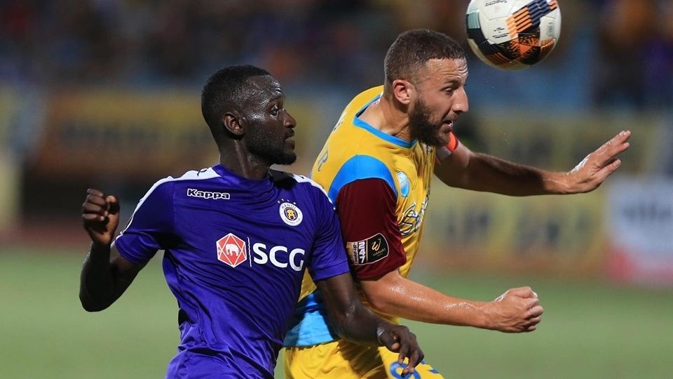 Pape Ibou Kebe vs Chaher Zarour Ha Noi FC vs Sanna Khanh Hoa BVN Round 15 V.League 2019