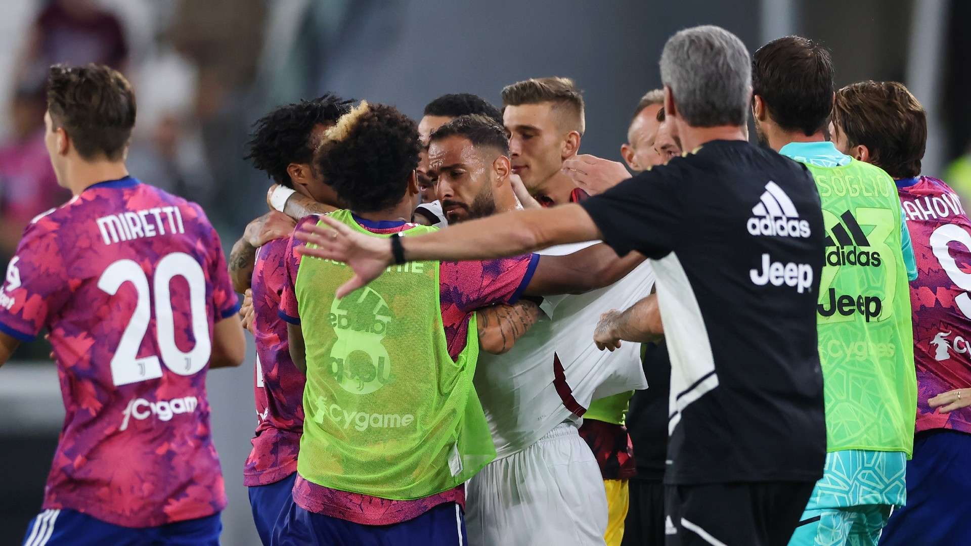 Juventus Salernitana fight