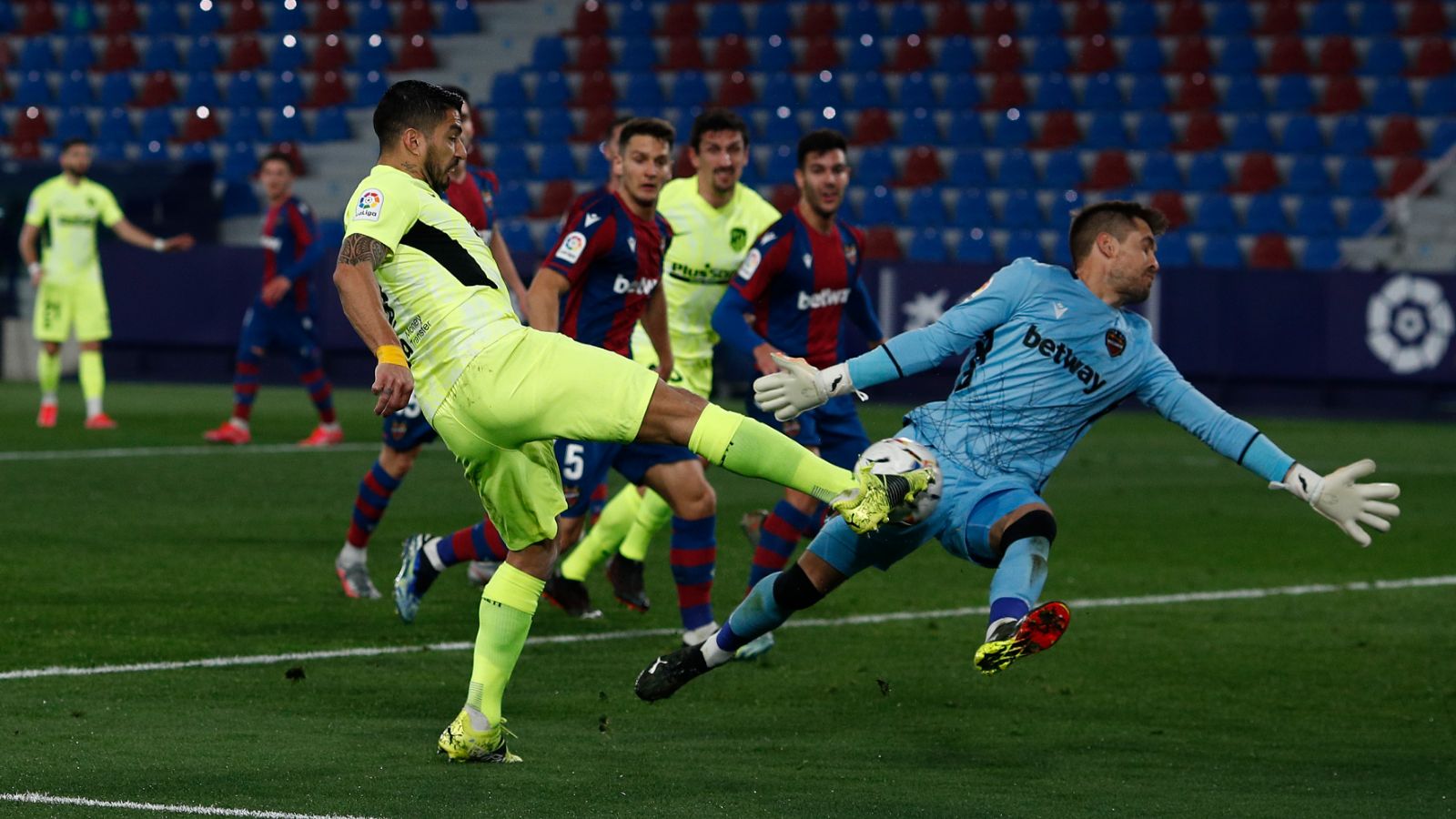 Luis Suarez Aitor Fernandez Levante Atletico Madrid LaLiga