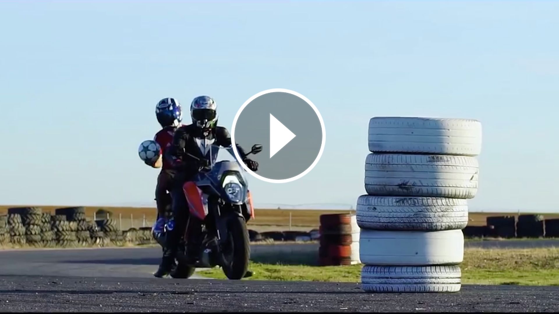 VÍDEO Fútbol vs Motos
