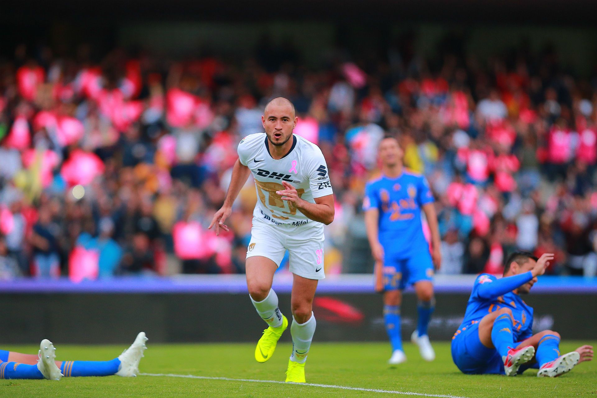 Pumas Tigres Carlos González