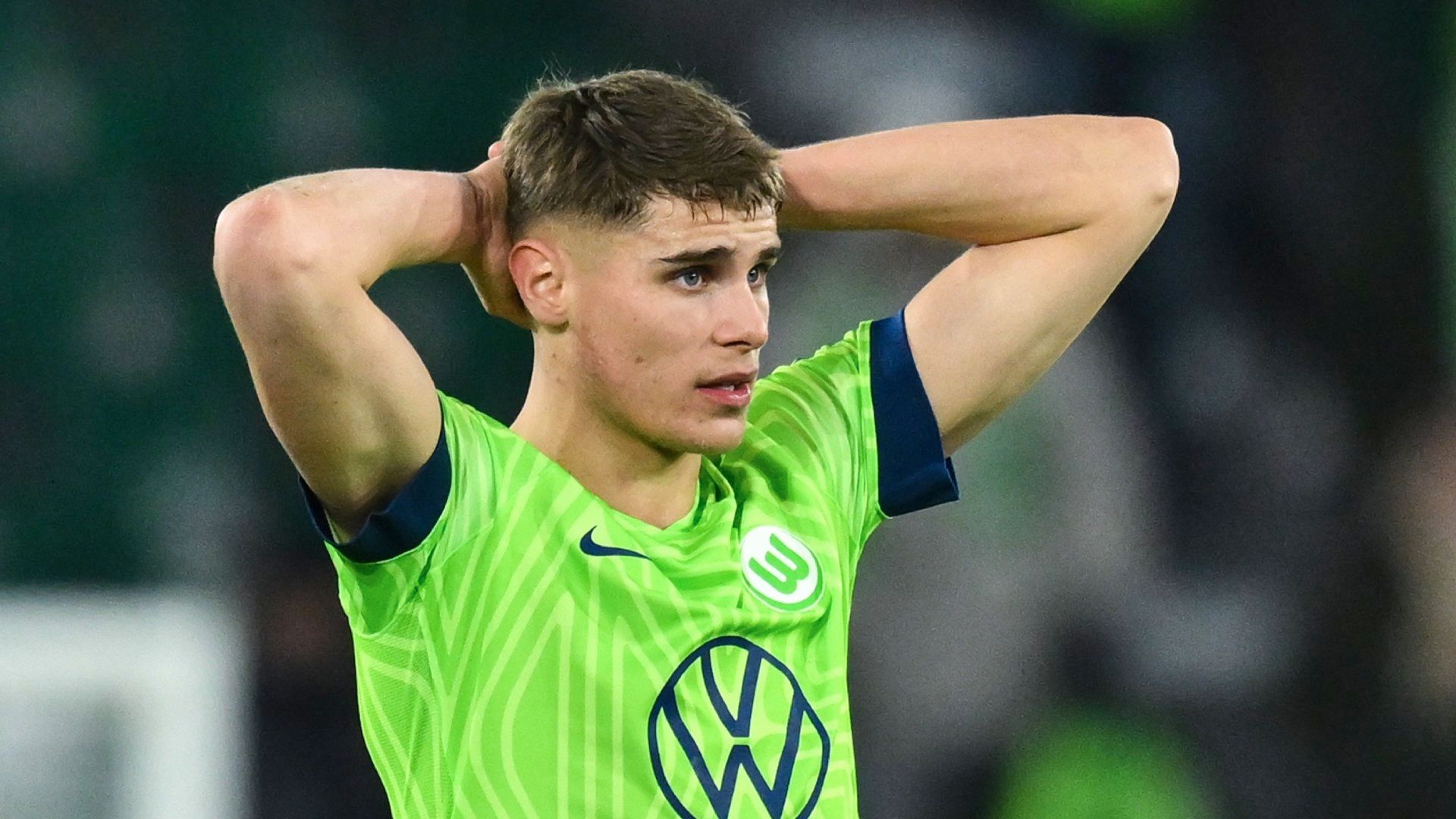 Micky van de Ven Wolfsburg 2022-23