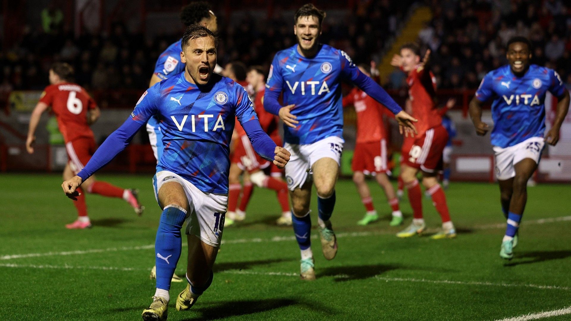 Antoni Sarcevic Stockport vs Crawley