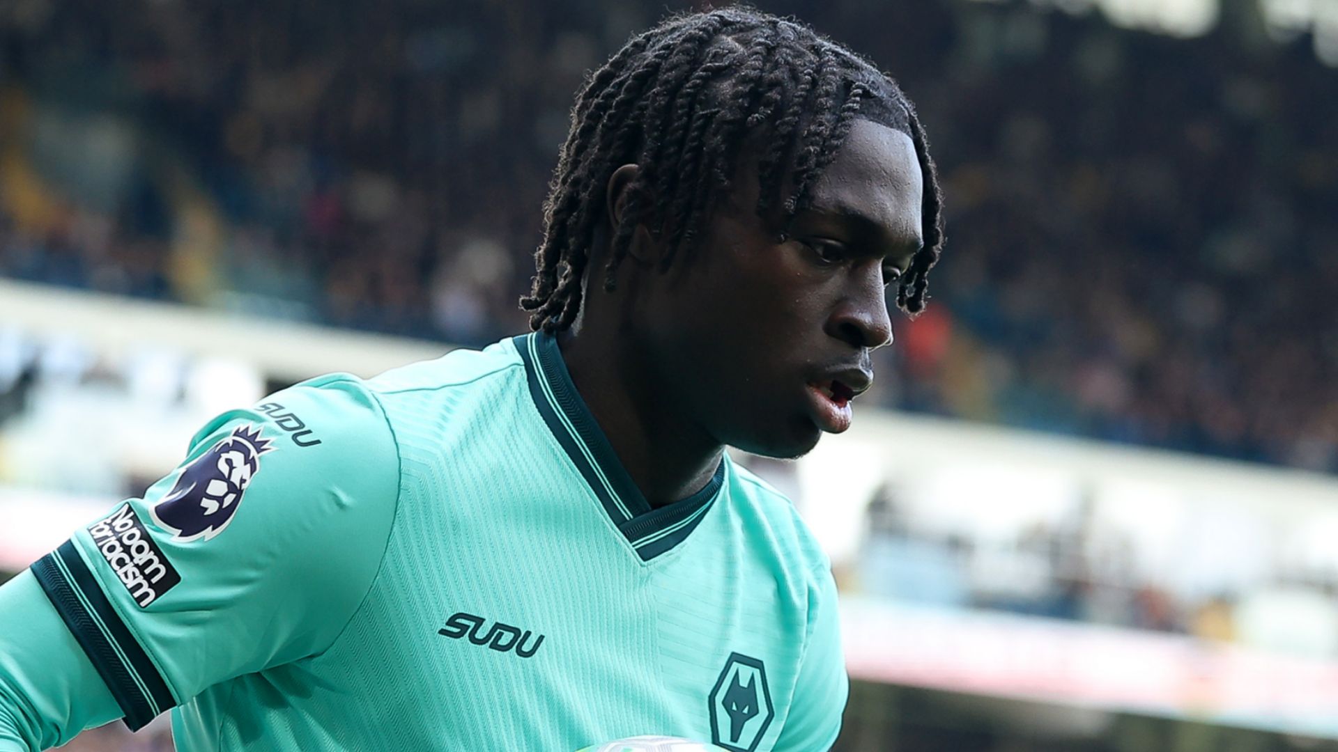 Mateus Mane Wolves 2025-26 green kit