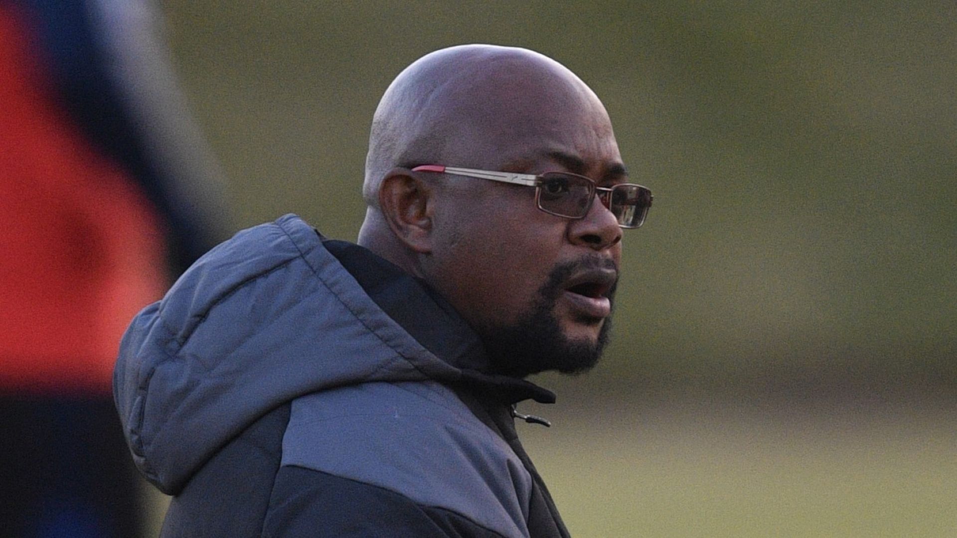 Is Monnapule Saleng's 'DDC salary' the problem at Orlando Pirates? - 'Fake  news!' Mogashoa defends Bucs | Goal.com South Africa