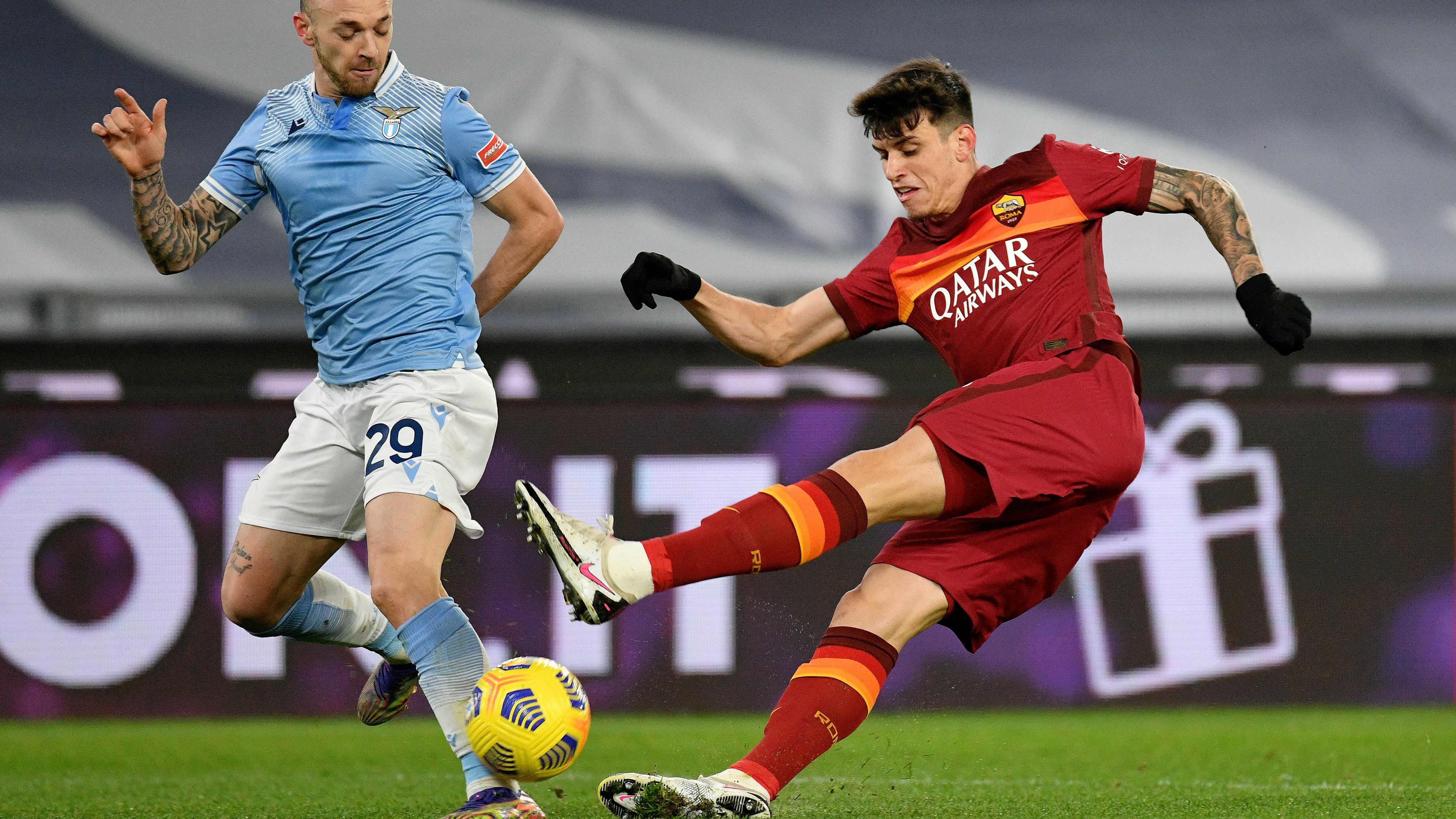 Manuel Lazzari Roger Ibanez Lazio Roma