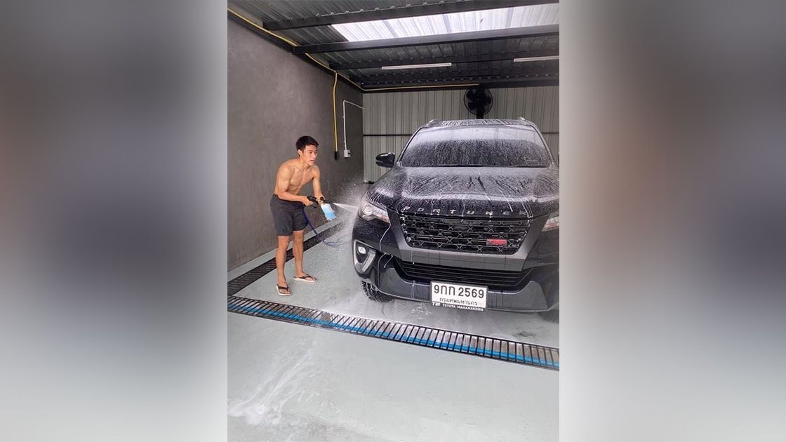 สารัช อยู่เย็น