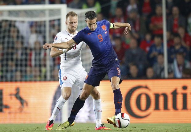 Robin van Persie Michal Kadlec Euro 2016 Qualifier Czech Republic Netherlands 09092014
