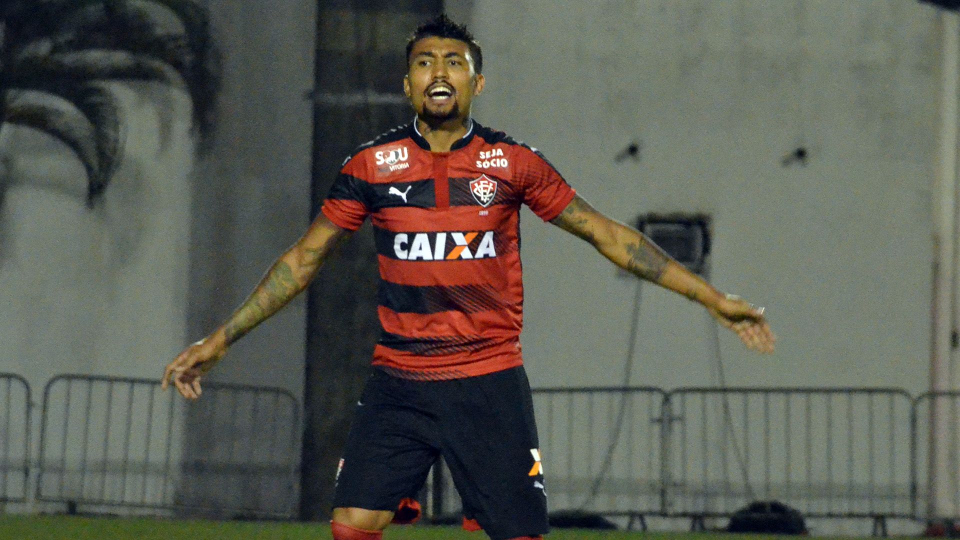 Kieza Vitória Santos Brasileirão 24072016