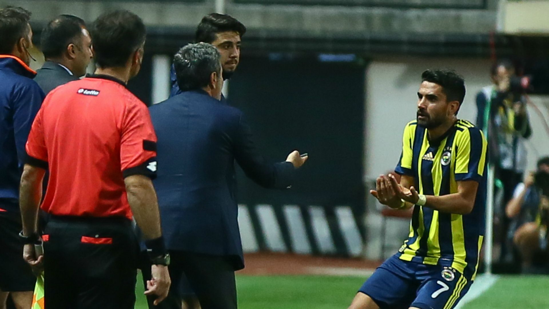 Alper Potuk Aykut Kocaman Akhisarspor Fenerbahce