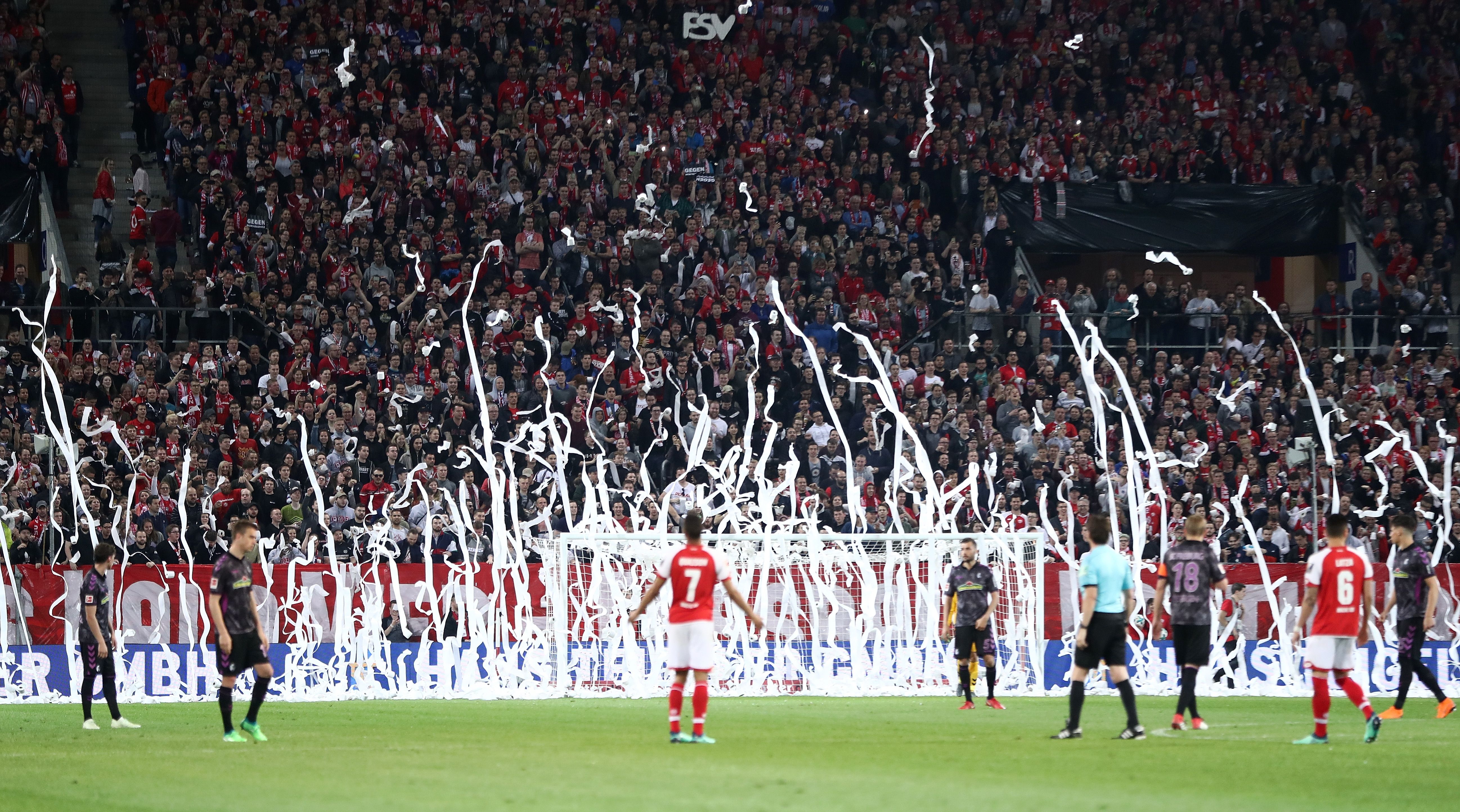 Mainz Freiburg Bundesliga Proteste 16042018