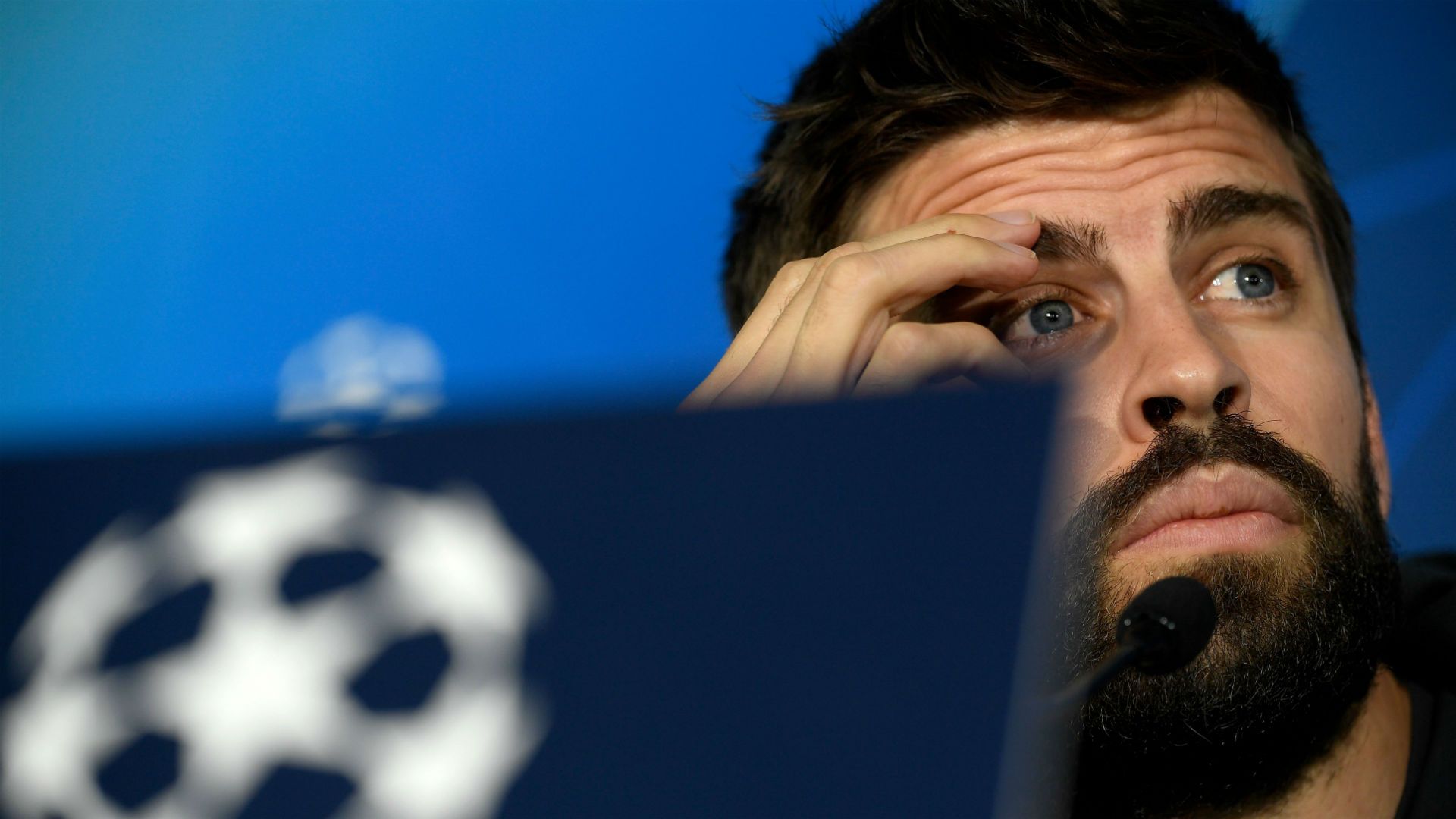 Gerard Pique Napoli Barcelona Champions League