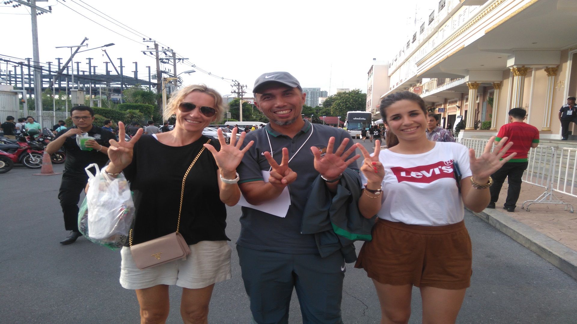 Paulita Milla bersama ibunya dan Fanny Riawan