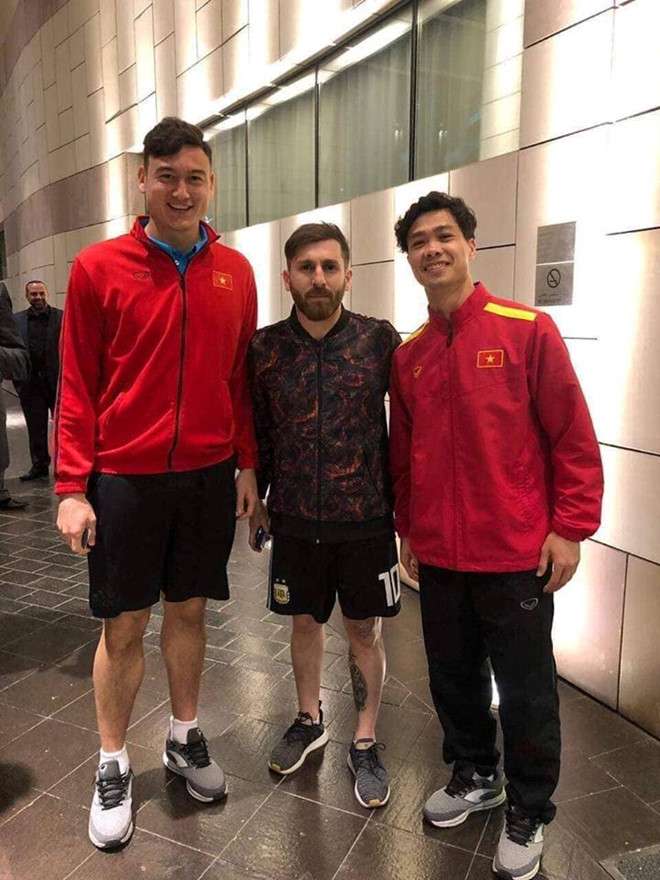 ĐT Việt Nam ăn mừng sau trận Jordan