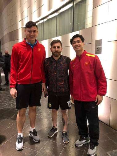 ĐT Việt Nam ăn mừng sau trận Jordan