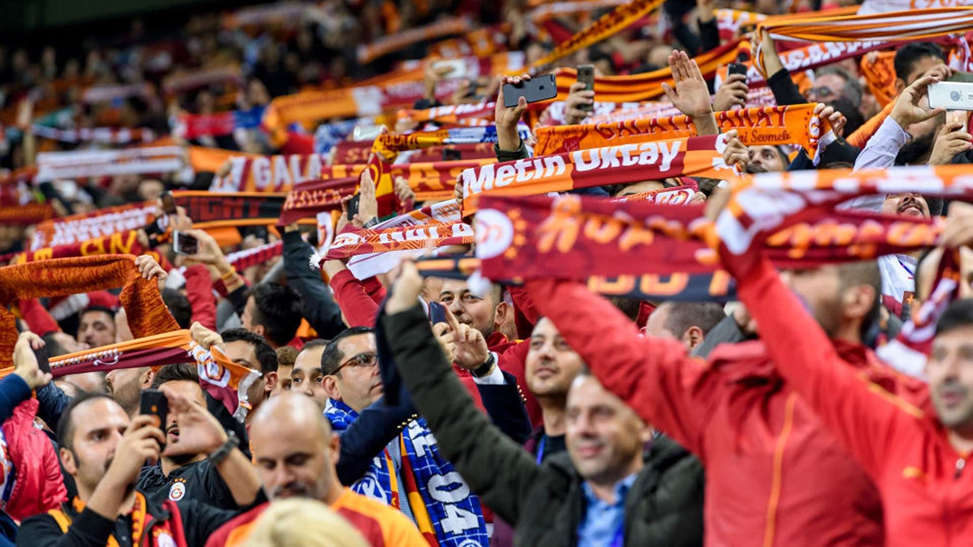 Galatasaray fans Schalke UCL 10242018
