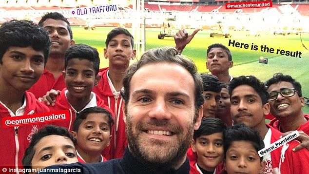 Juan-Mata-Manchester-United-charity-1