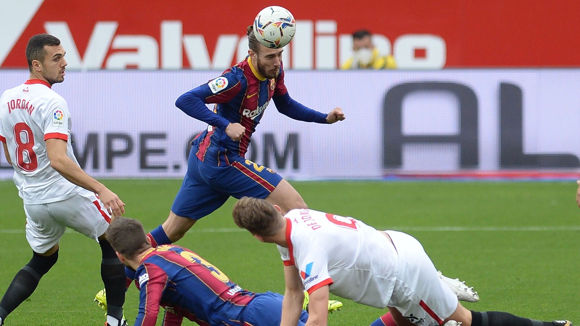 Jordán, De Jong, Mingueza y Piqué, en el Sevilla vs. Barcelona