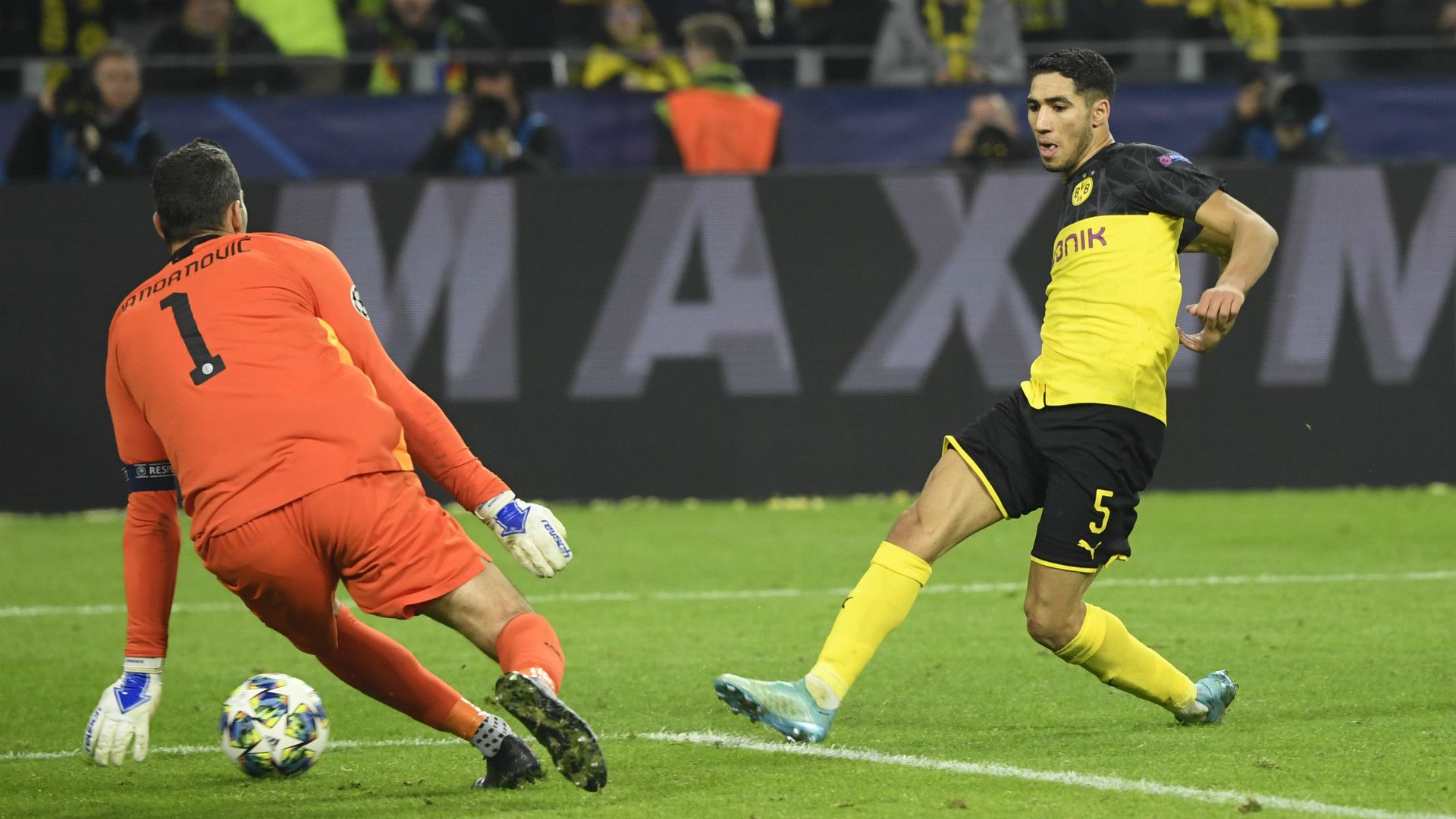 ACHRAF HAKIMI BORUSSIA DORTMUND CHAMPIONS LEAGUE 05112019