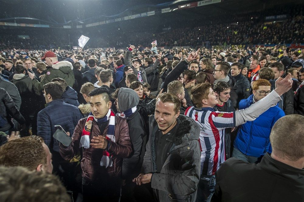 Willem II pitch invasion