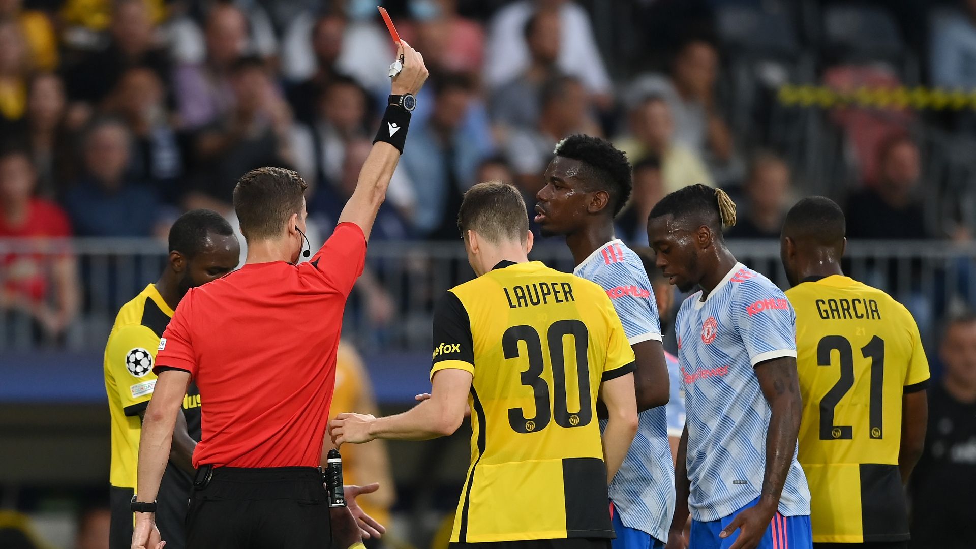 Aaron Wan-Bissaka red card Manchester United 2021-22