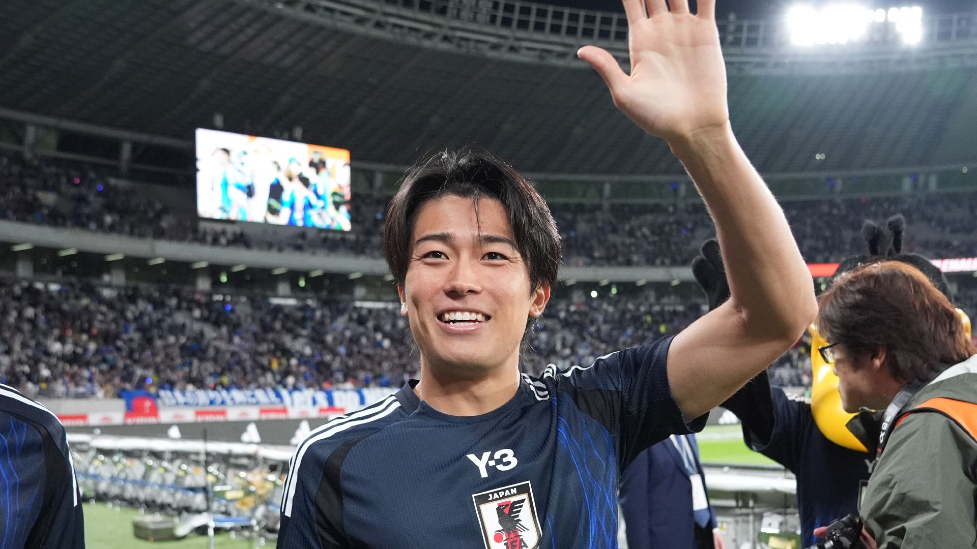 中村敬斗がブラジル戦で逆転劇呼び込む同点弾！ 伊東純也との息合った