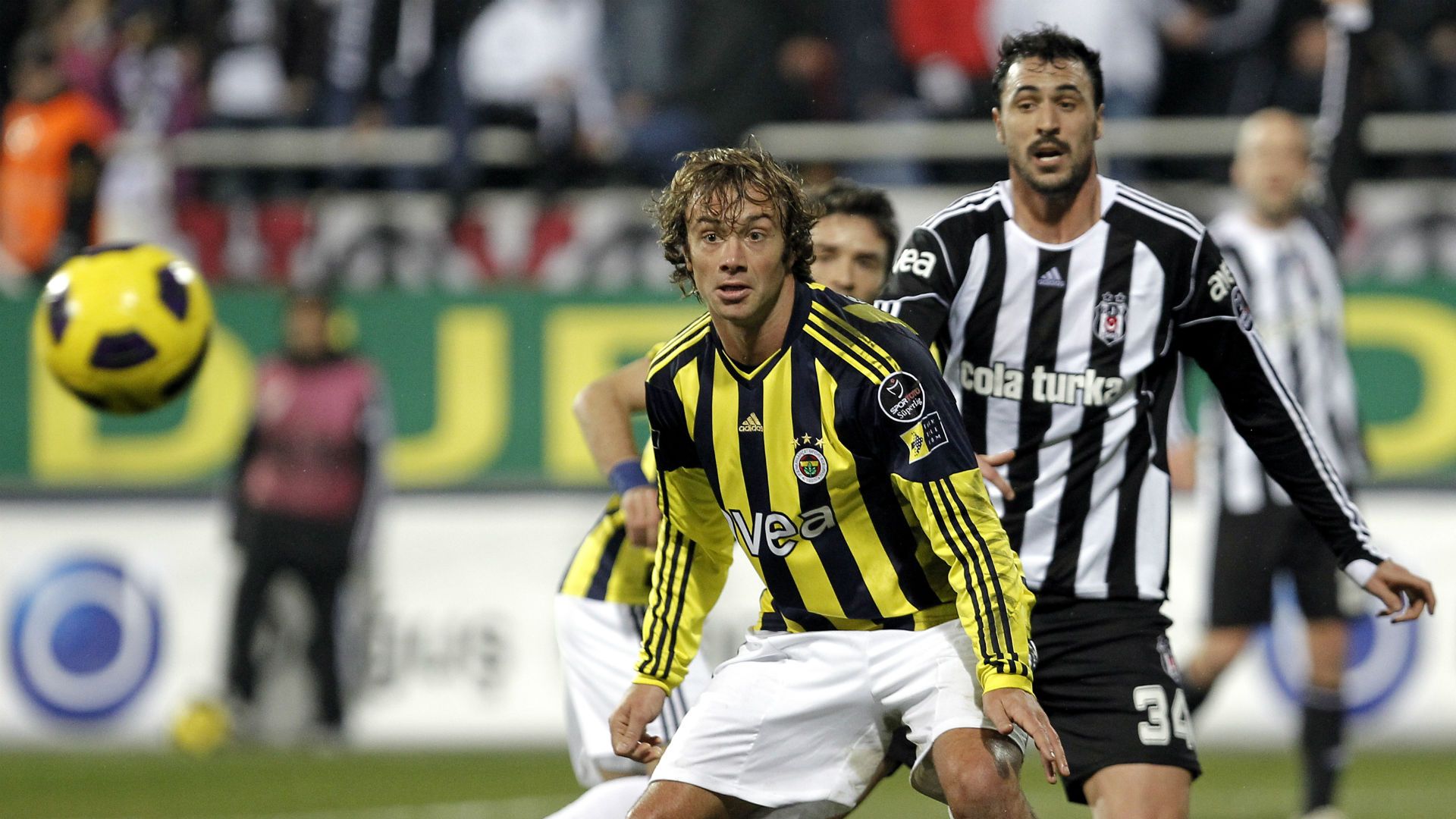 Besiktas v Fenerbahce 200211