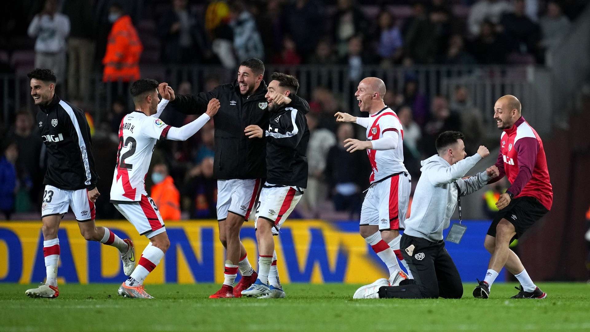 Rayo Vallecano celebrate vs Barcelona La Liga 2021-22