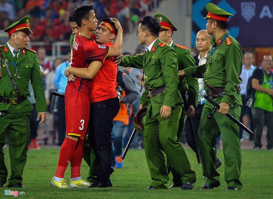 Quế Ngọc Hải CĐV quá khích