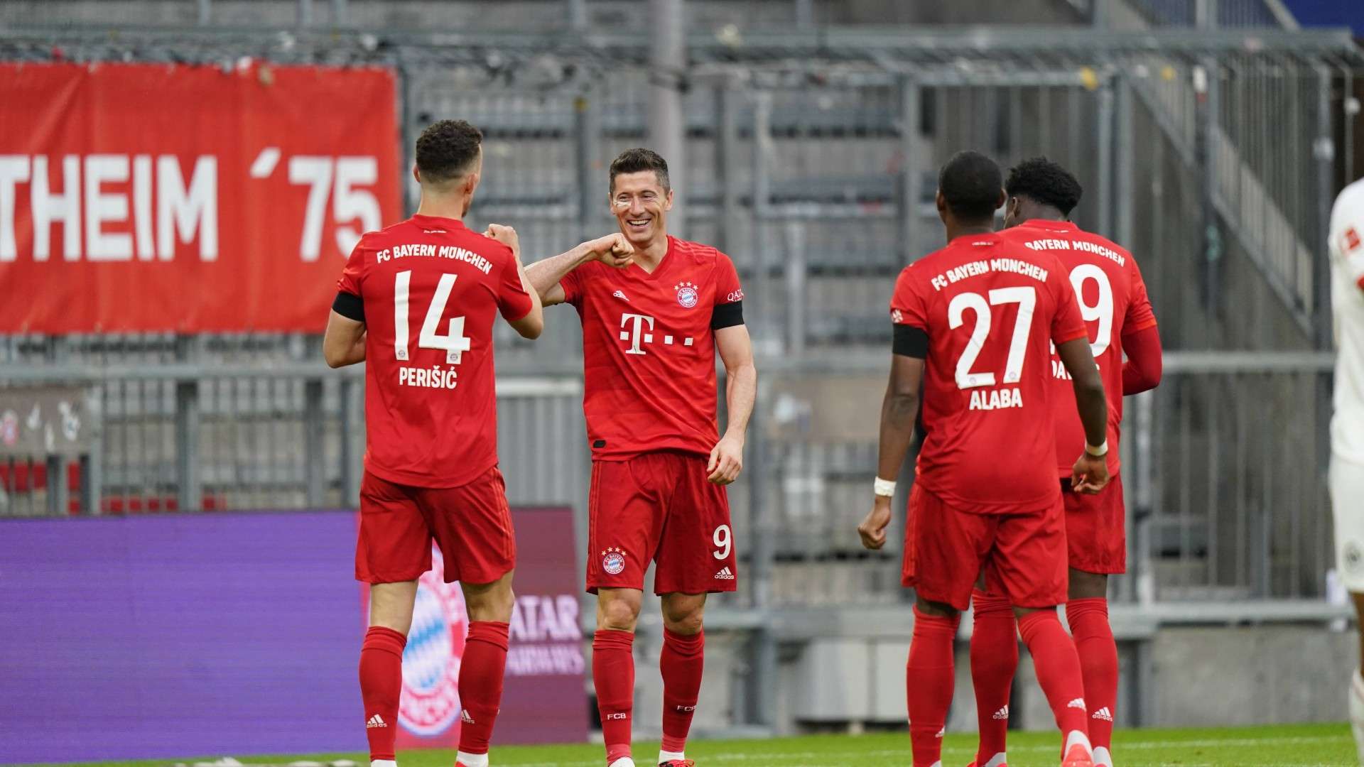 ONLY GERMANY Robert Lewandowski FC Bayern Eintracht Frankfurt Bundesliga