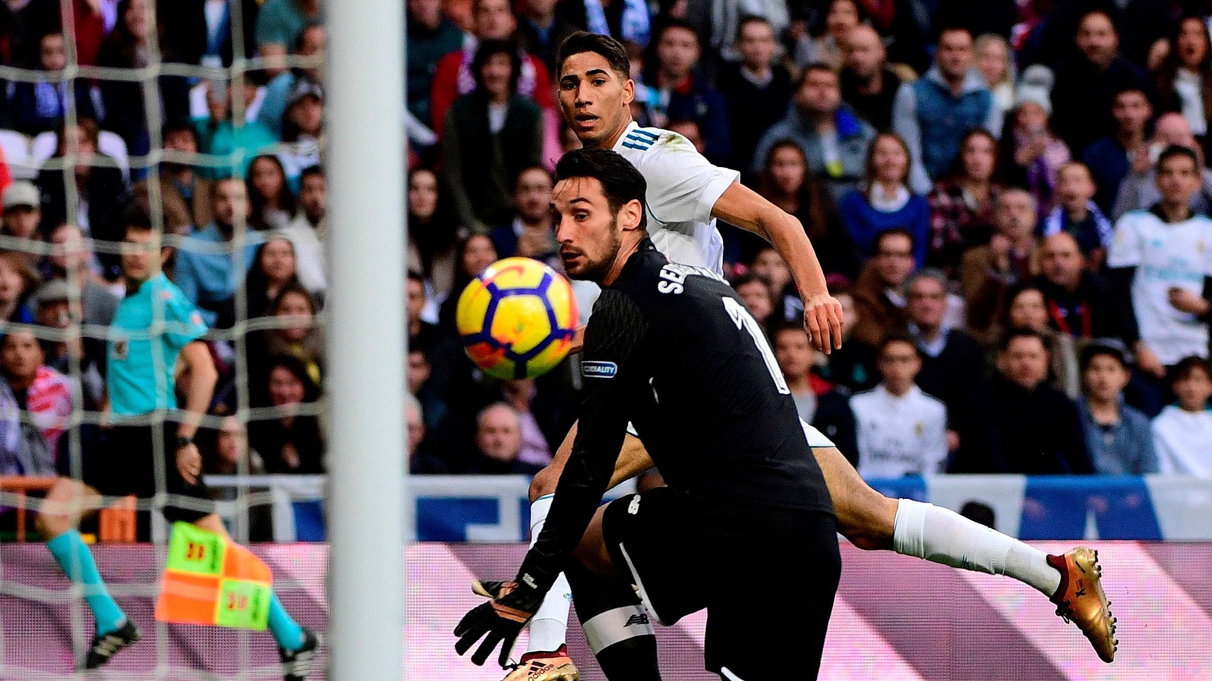 Achraf Hakimi Sergio Rico Real Madrid Sevilla LaLiga 09122017