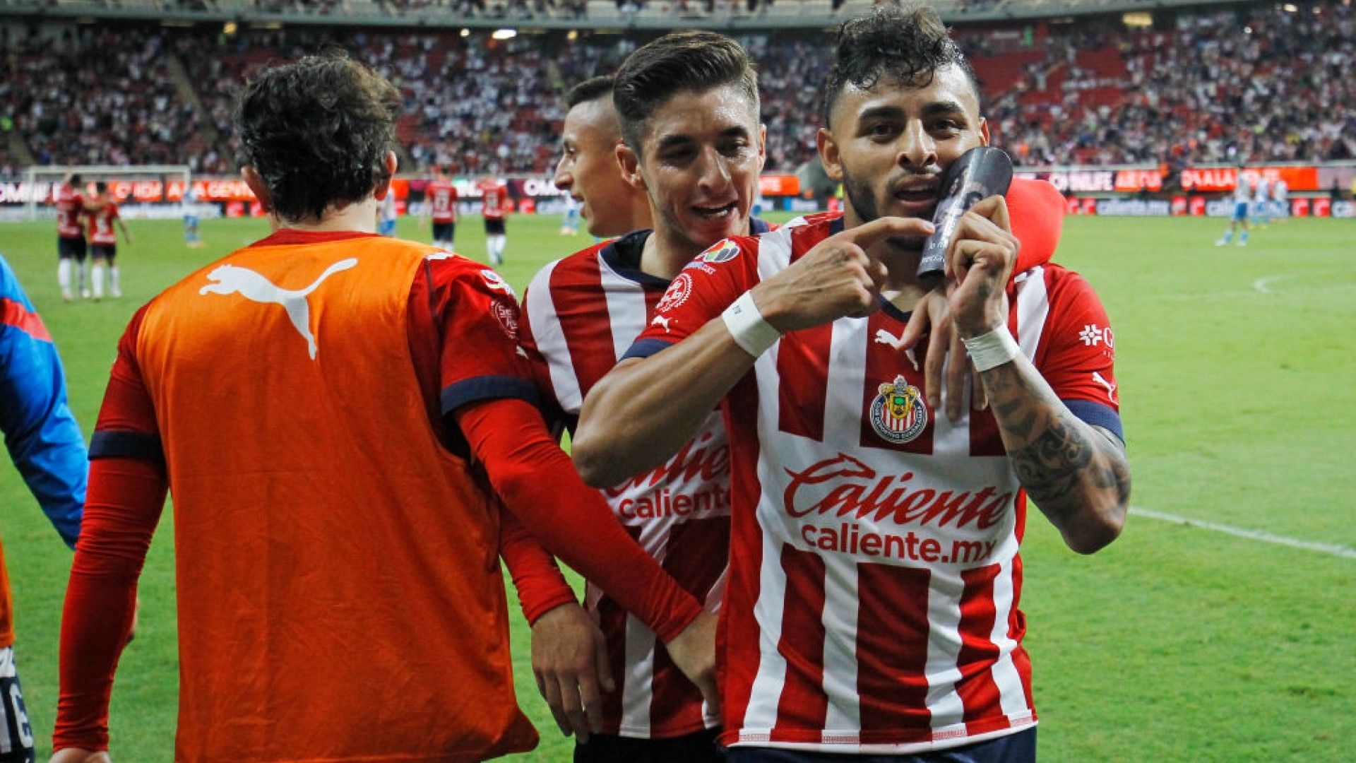 Alexis Vega Isaac Brizuela Chivas Apertura 2022