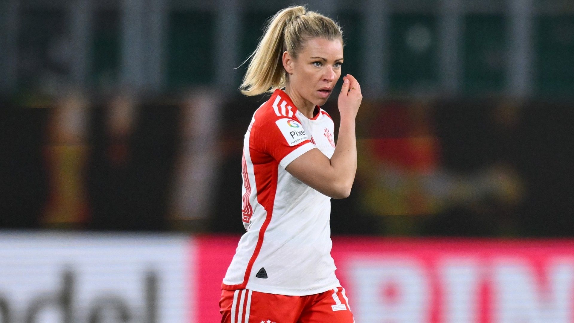 Linda Dallmann of FC Bayern München
