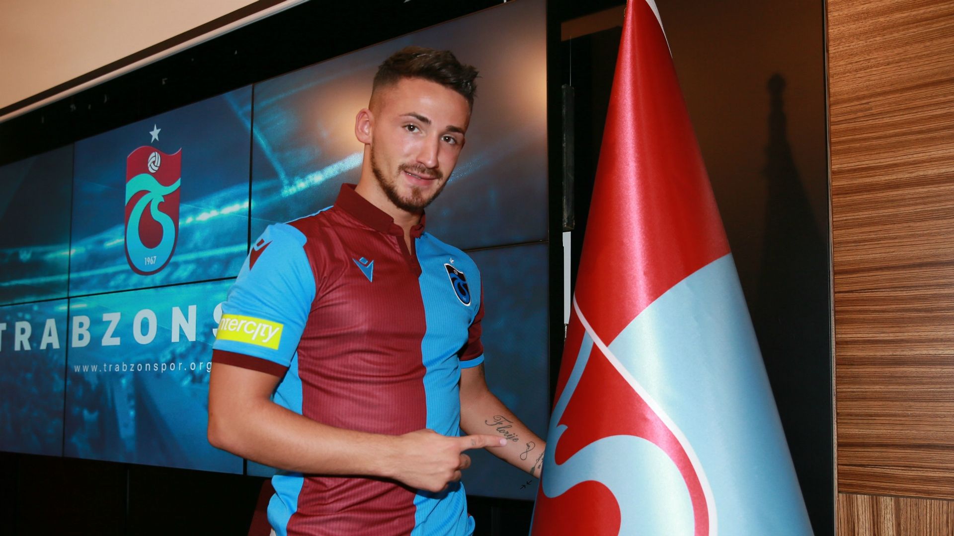 Donis Avdijaj Trabzonspor home kit 2019 2020
