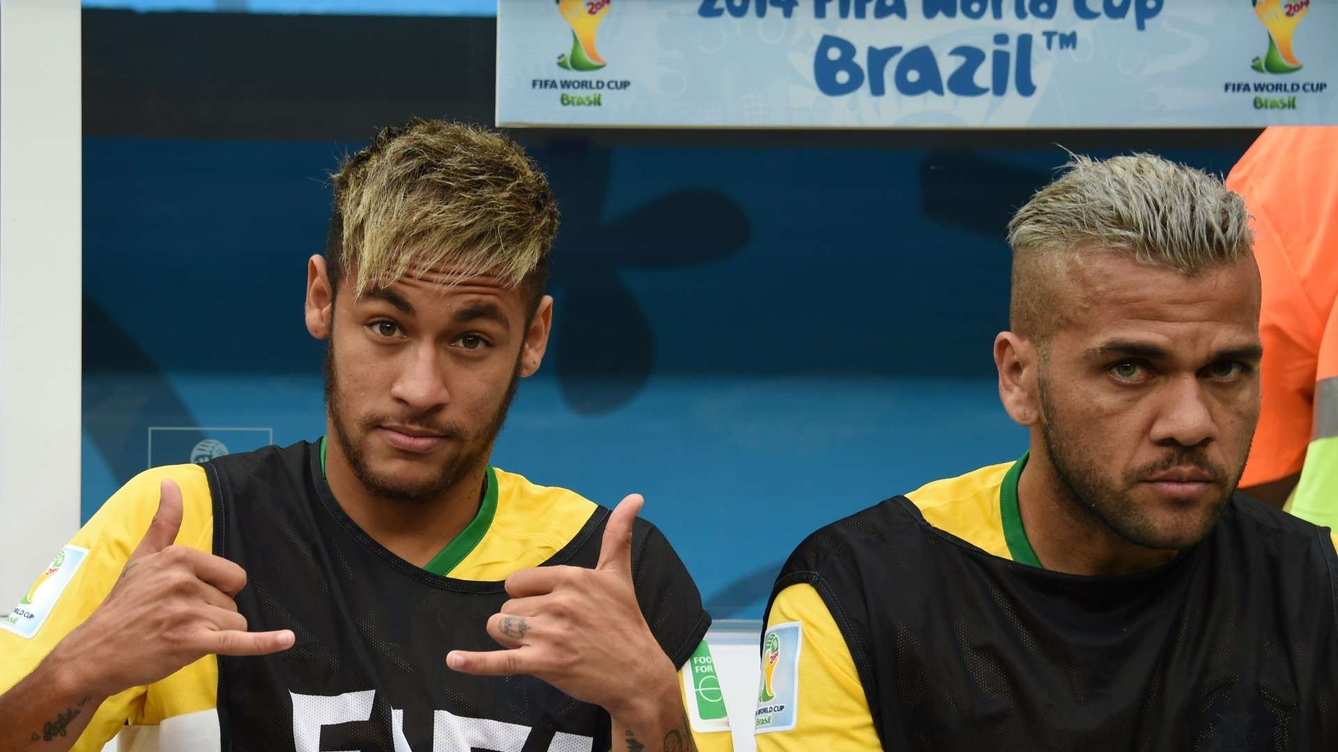 Neymar Dani Alves World Cup 2014