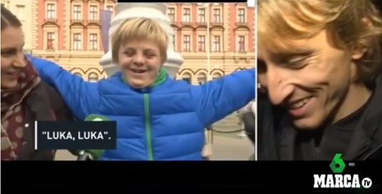 크로아티아 루카 모드리치가 소년팬의 영상 편지를 보며 웃고 있다. 사진=마르카tv 캡처